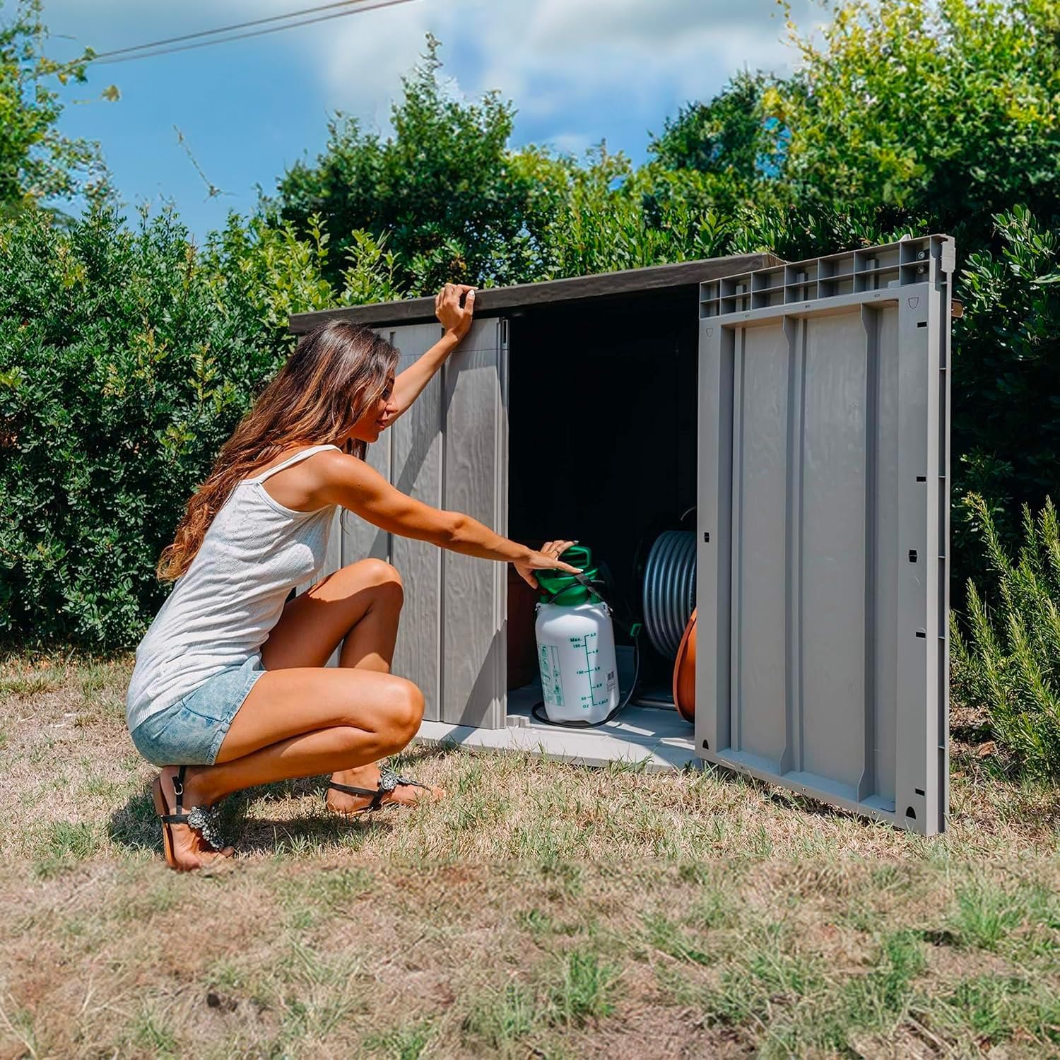 Avilia Caisse multifonction d'extérieur à 2 portes – Coffre de rangement et outils effet bois, résistant aux intempéries, 842L, 74,5 x 129,5 x 111 cm, en polyuréthane, anthracite – Image 4