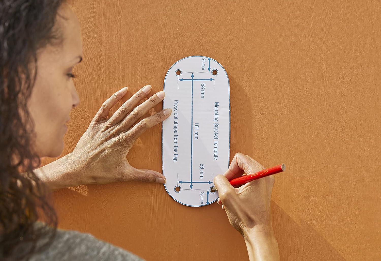 GARDENA 08045 Enrouleur de tuyau d'arrosage rétractable de 20 m, montage mural, rétractation automatique et verrouillage de longueur pour un arrosage facile. Support pivotant robuste à 180°, buse – Image 7