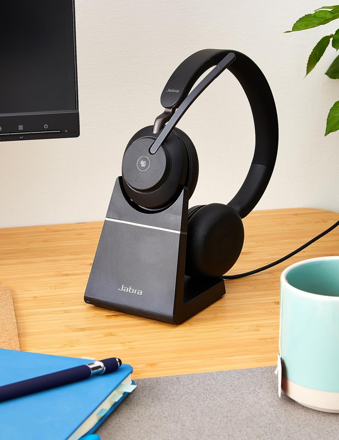 Jabra Evolve2 65 Casque PC Sans Fil avec Station de Charge - Casque Audio Certifié Microsoft Teams avec Batterie Longue Durée - Adaptateur Bluetooth USB-C - Noir – Image 2