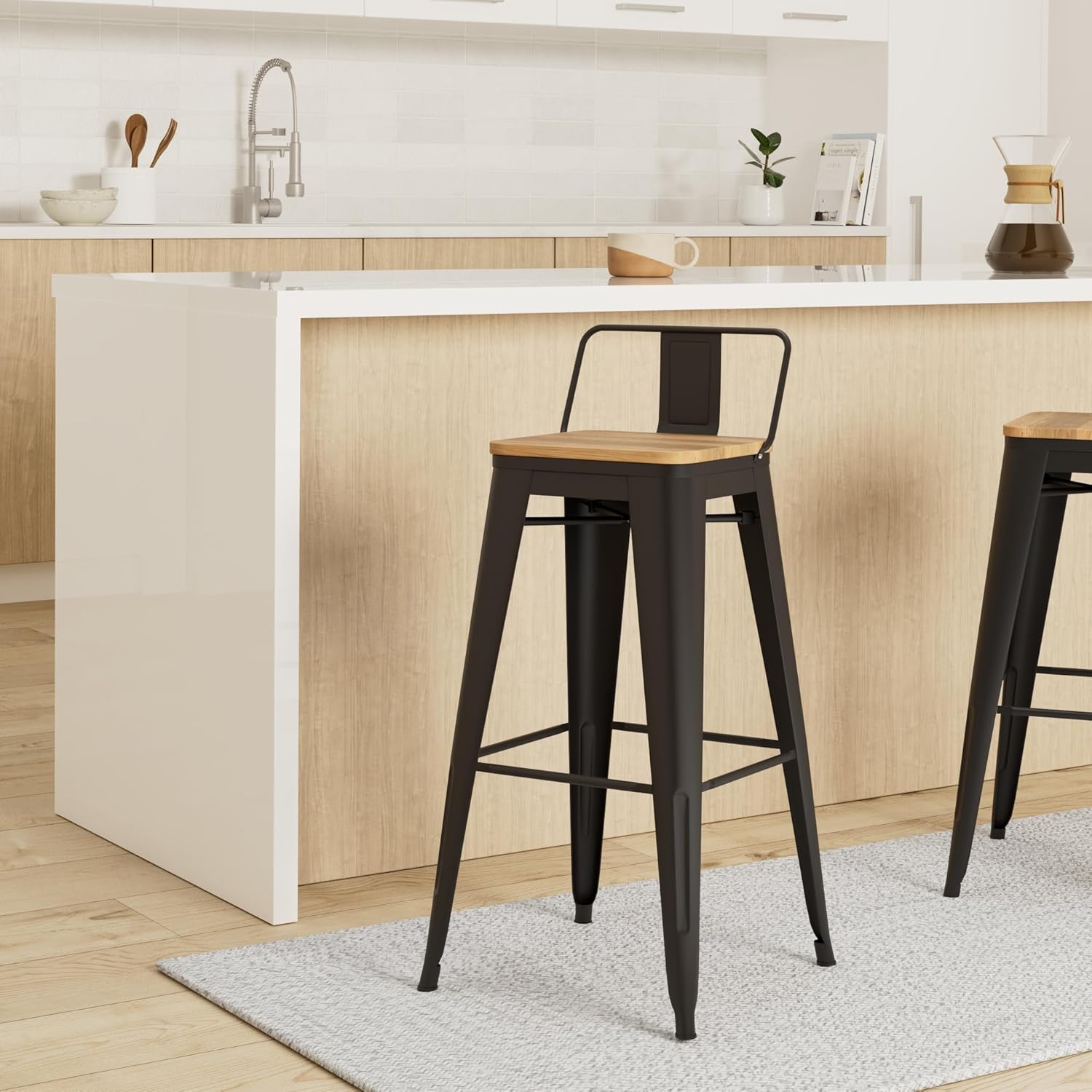 Kosmi Lot de 4 tabourets de Bar en métal Noir Mat Style Industriel avec Dossier et Assise en Bois Clair - Hauteur 66cm – Image 2