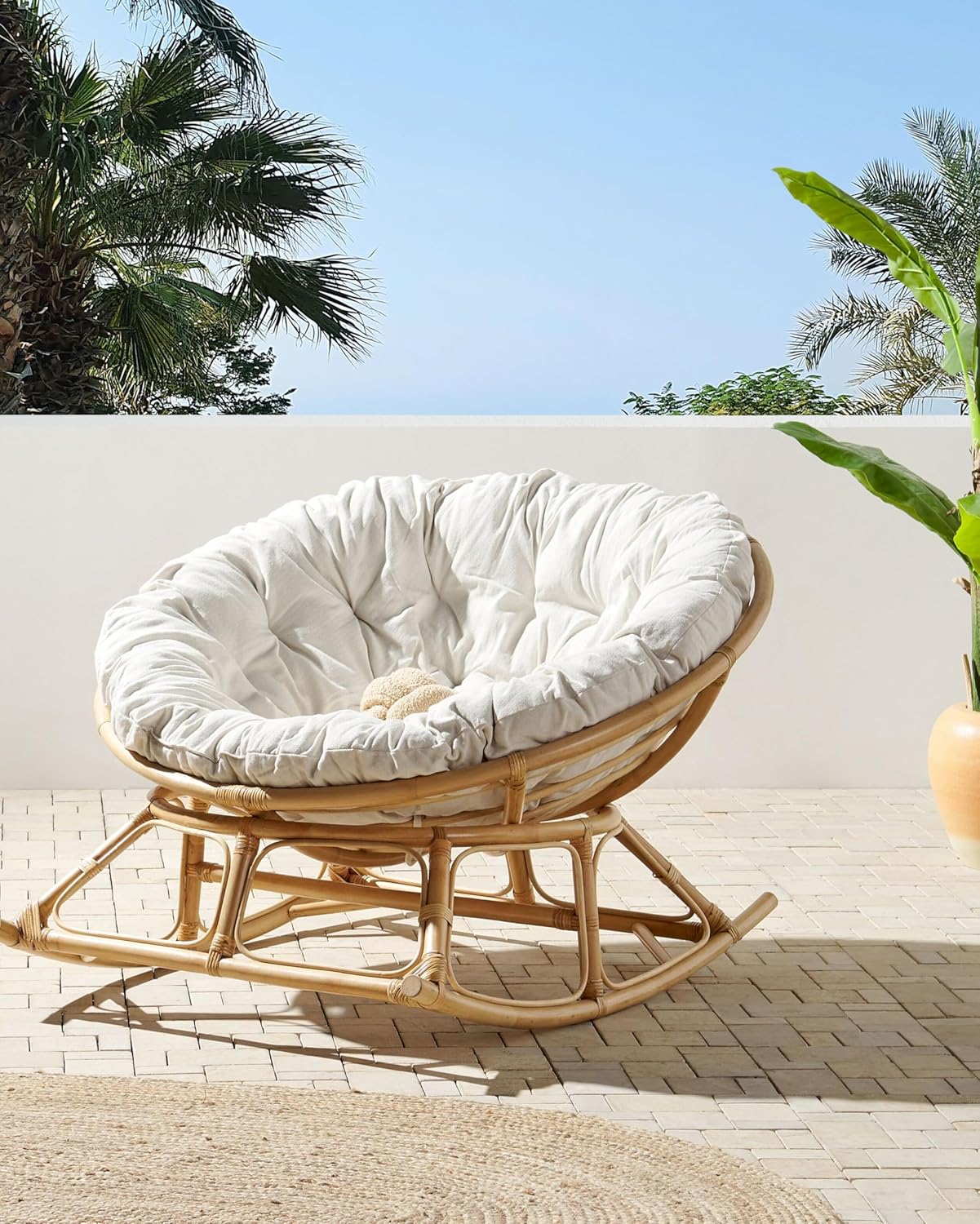 Beliani Fauteuil à Bascule Rond en Rotin Ton Naturel et Beige Clair Empilable Orvieto – Image 2