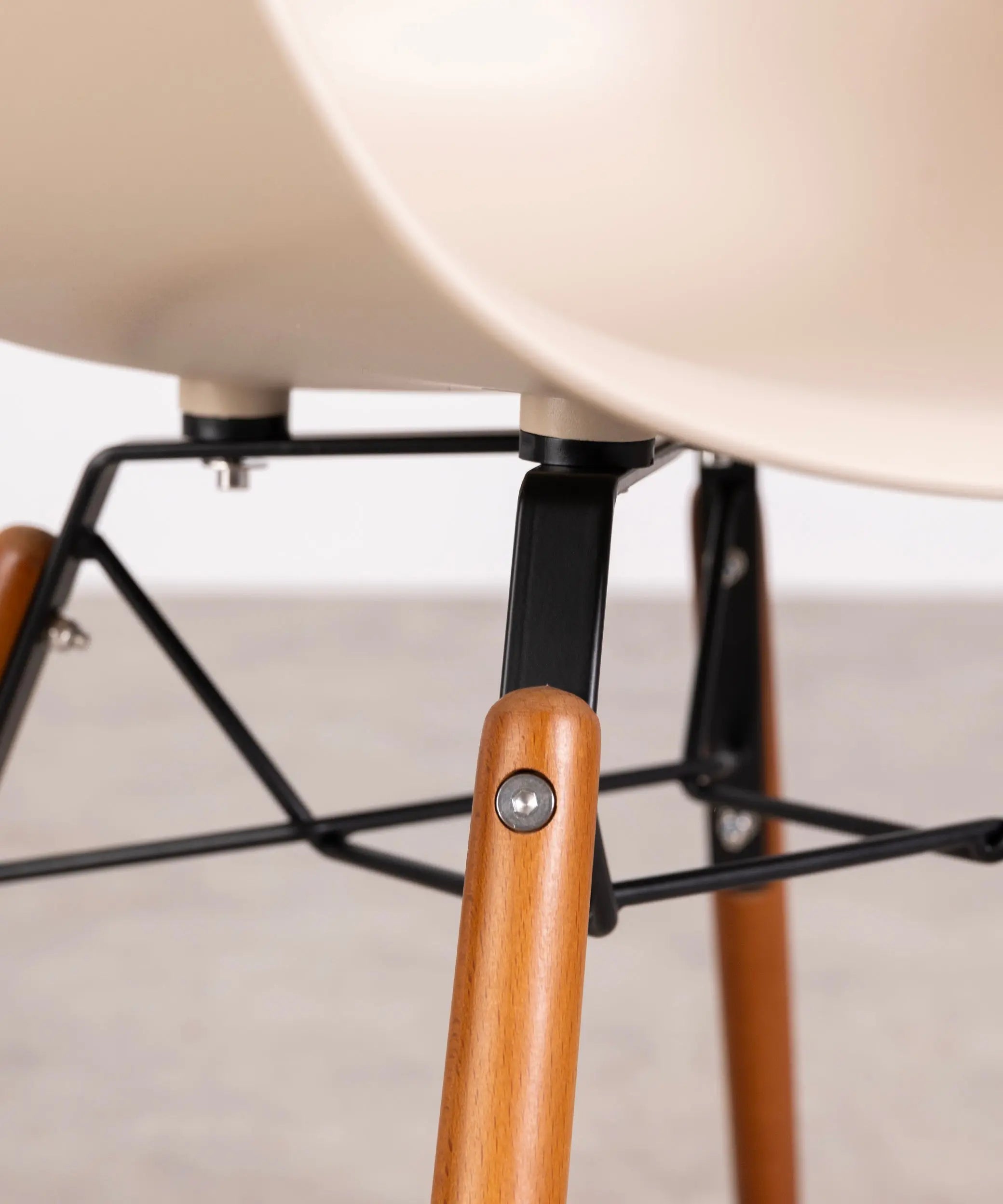 Silla de Polipropileno y Madera Elon Arms – Image 19