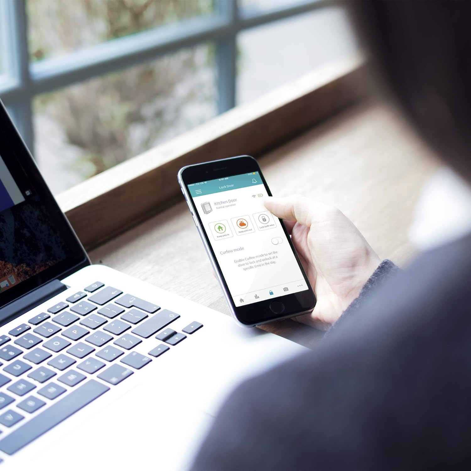 Sure PetCare | Chatière à Puce électronique Connect SureFlap avec Hub, Technologie DualScan, Compatible avec médaillon d'identification par radiofréquence et Puce, contrôle par Application – Image 7