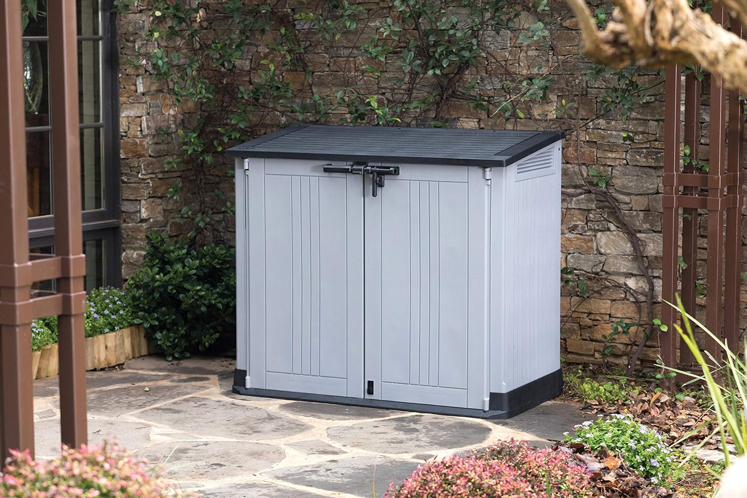 Keter 249317 Store it Out Nova Abri de jardin extérieur 132 x 71,5 x 113,5 cm, gris clair avec couvercle gris foncé – Image 3