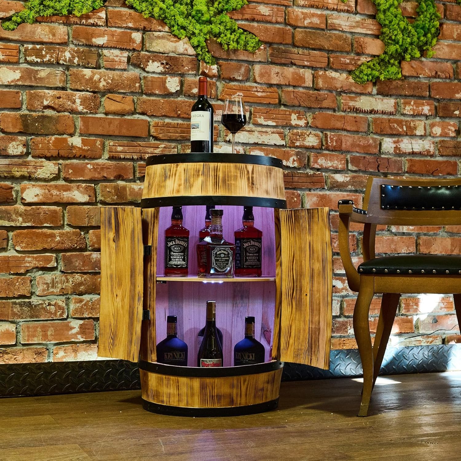 CREATIVE COOPER Tonneau à vin Table haute avec porte et LED RVB - Armoire à alcool Étagère à bouteilles en bois - Tonneau en bois - Mobilier tonneau - Bois de conifère - Étagère à vin - Bar à vin – Image 4
