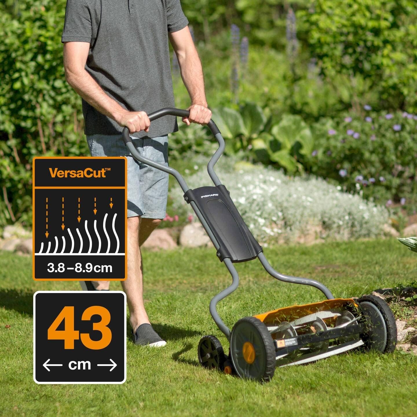 Fiskars Tondeuse à gazon manuelle, Tondeuse à cylindre avec système de coupe sans frottement des lames, Largeur de coupe: 43 cm, StaySharp Plus, Noir/Orange/Argenté, 1015649 – Image 4
