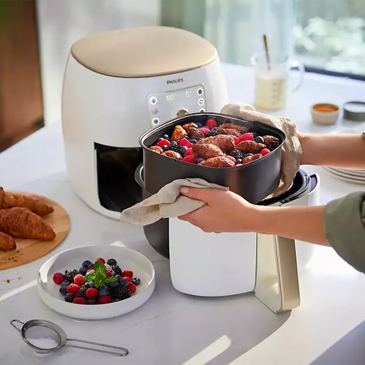 Philips Premium XXL Airfryer sans huile, Smart Sensing, 2225 W, technologie d'élimination des graisses, Rapid Air, 43,3 x 32,1 x 31,5 cm, Plastique, blanc, HD9870/20 – Image 5