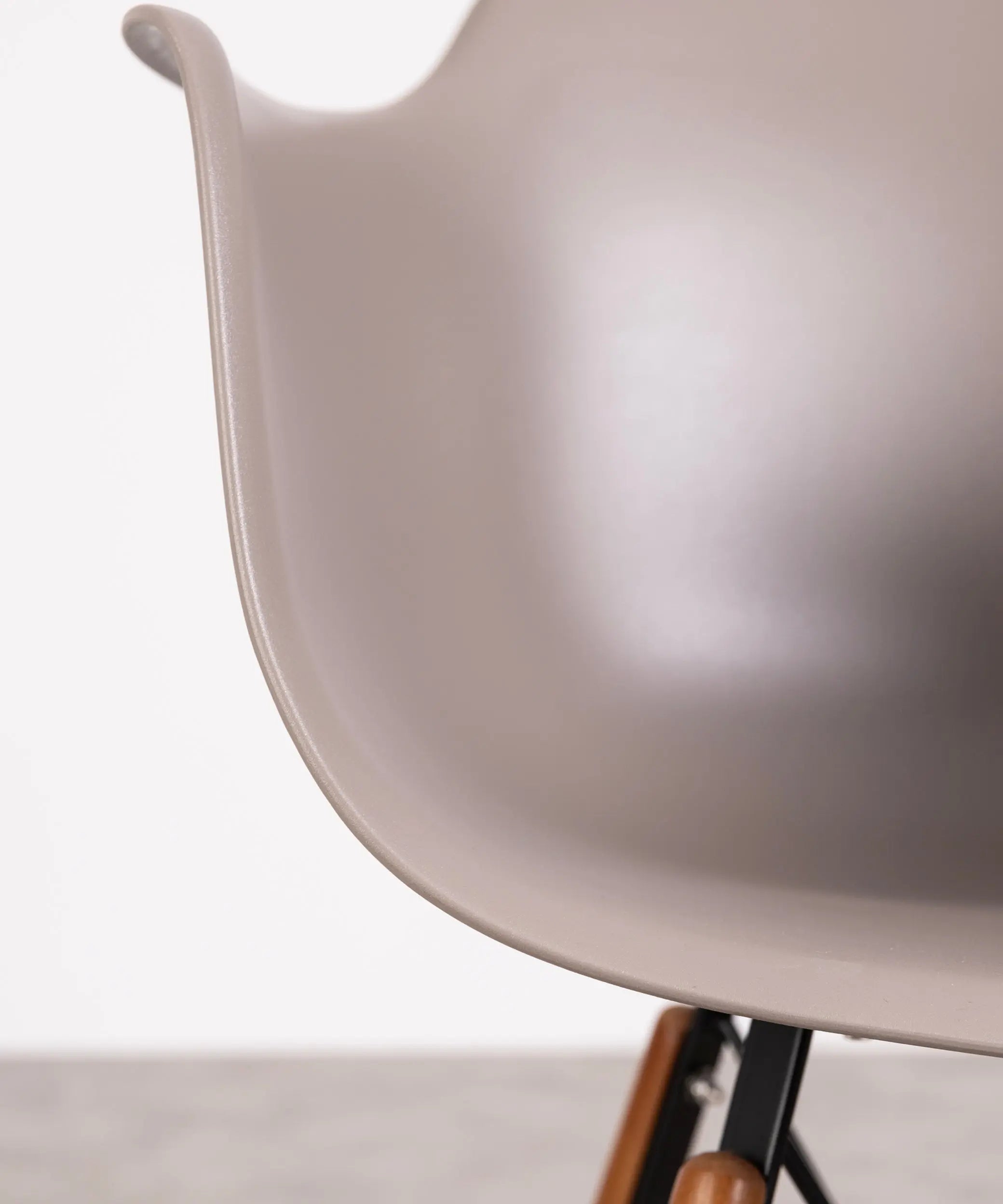 Silla de Polipropileno y Madera Elon Arms – Image 6