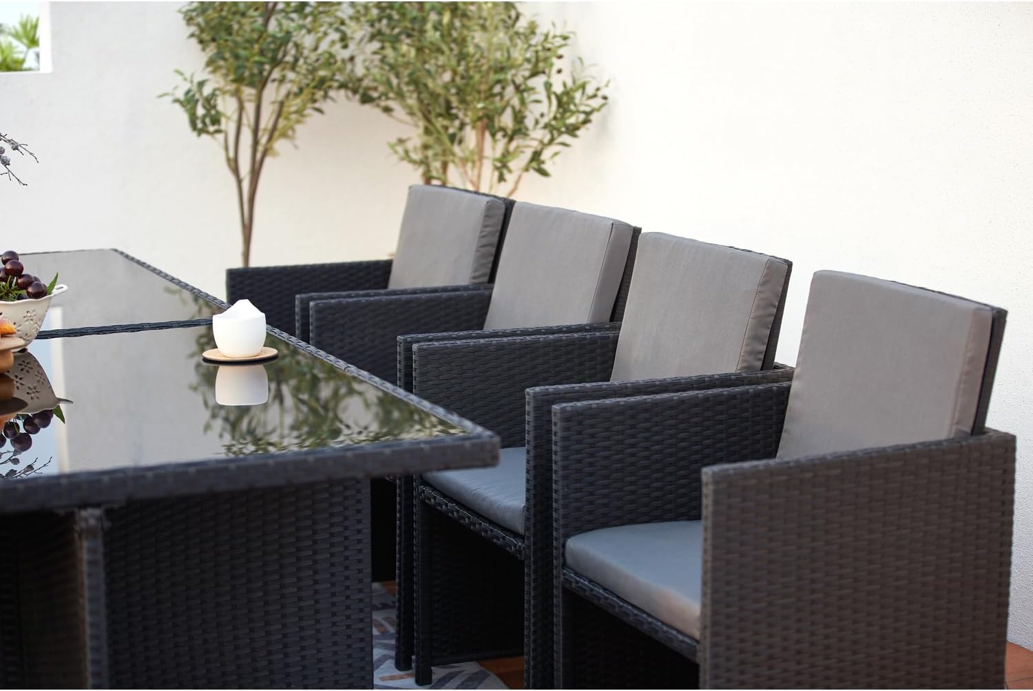 CONCEPT USINE | Salon de Jardin Encastrable 12 Places en Résiné Tréssée | Monaco Noir/Gris | Table avec Verre 5 mm + 8 Chaises + 4 Poufs | Structure Acier + Epoxy | Robuste, Confortable, Résistant – Image 7
