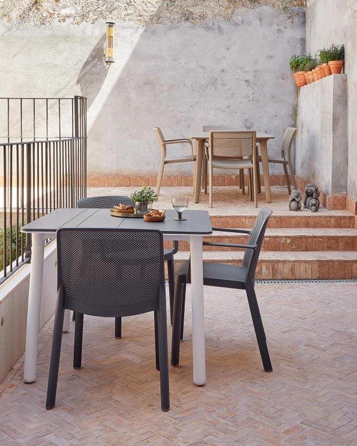 Resol Noa Table carrée Intérieure, Extérieur 90x90 | Jardin, terrasse, Balcon, Salon, Cuisine, Salle à Manger | Design, léger, Polyvalent | 2-4 Personnes | Pied Blanc - Panneau Blanc – Image 2