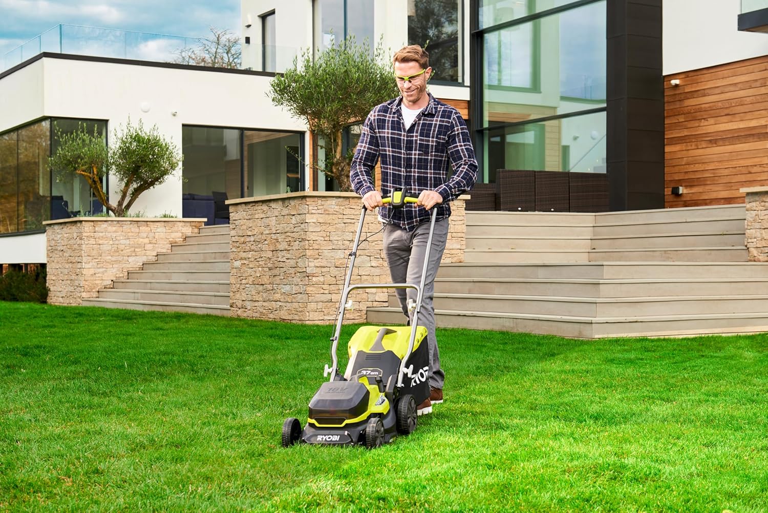 Tondeuse 18 Volts ONE+™ Brushless Ø 37 cm - 2 batteries 4,0Ah - RY18LMX40A-240 – Image 5