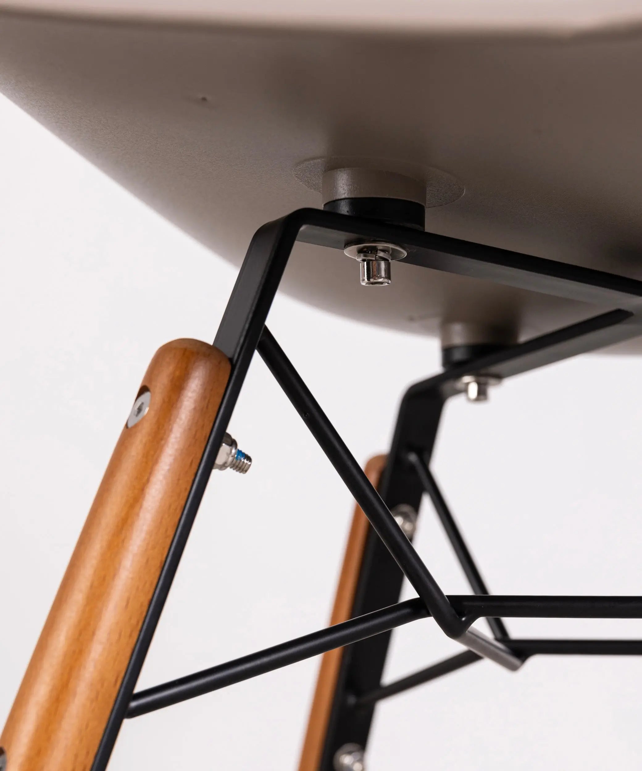 Silla de Polipropileno y Madera Elon Arms – Image 5