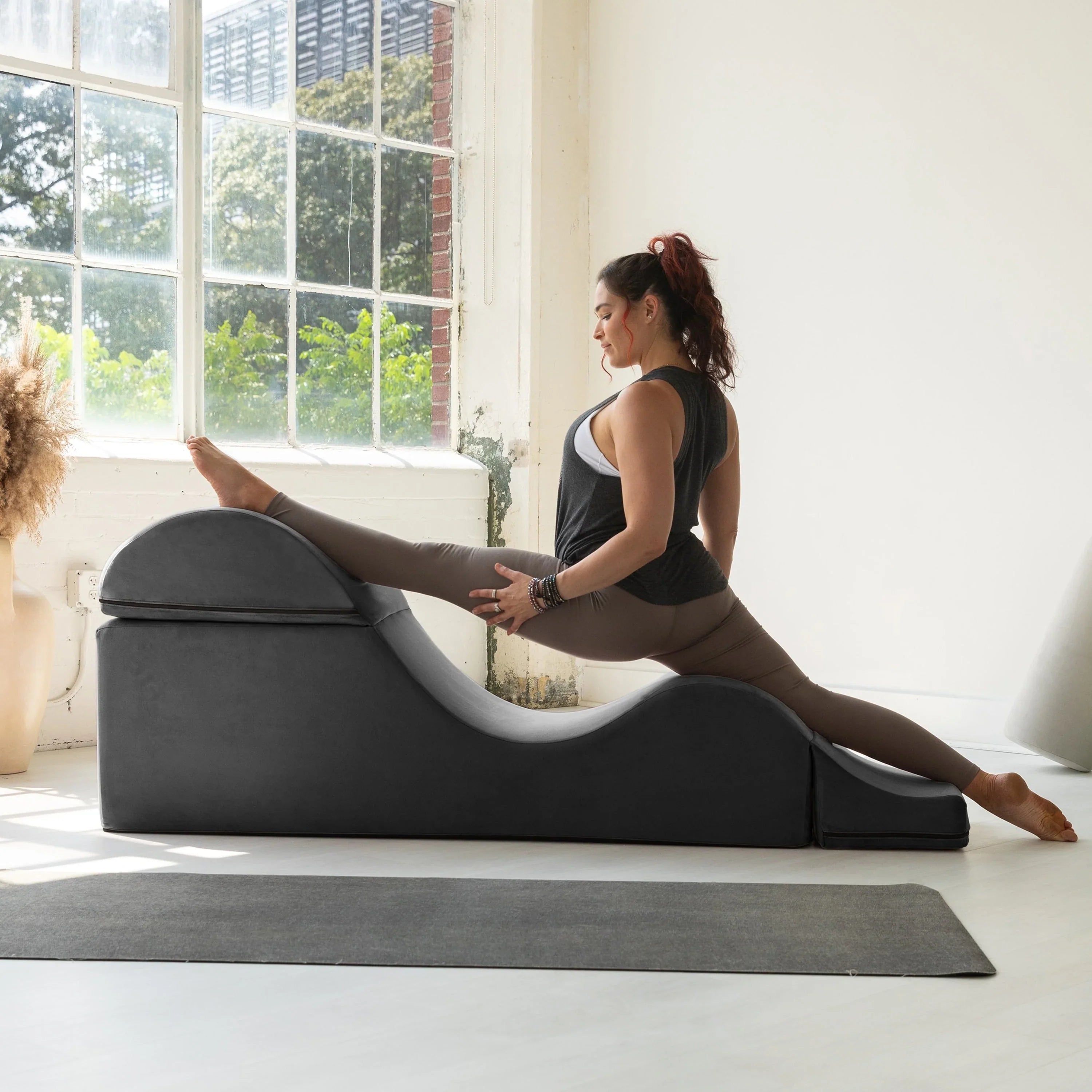 Avana Kami Convertible Chaise / Yoga & Massage - 2-In-1 Ottoman with Concealed Fold Out Yoga Lounge Chair, Microvelvet - N/A – Image 9