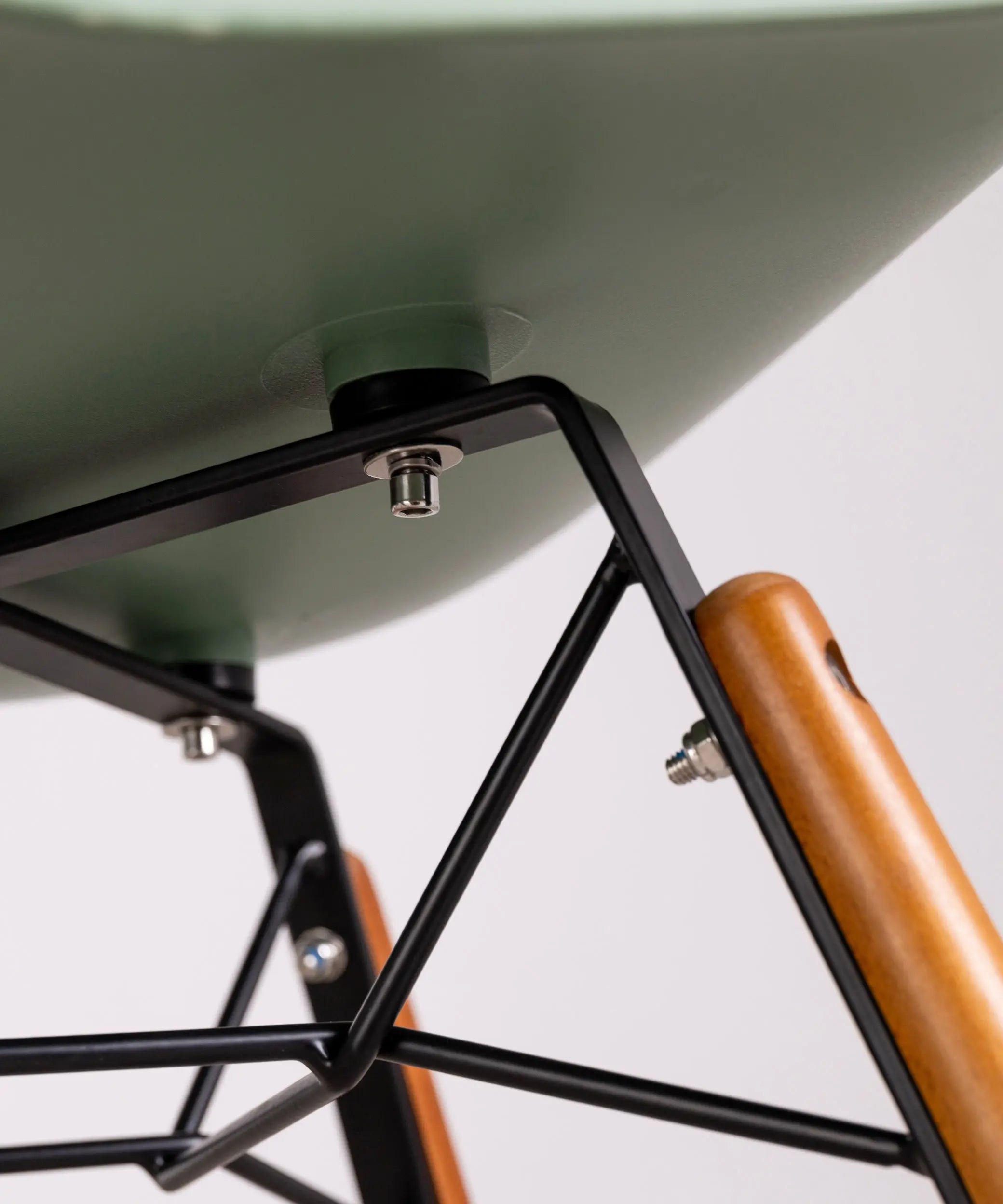 Silla de Polipropileno y Madera Elon Arms – Image 8