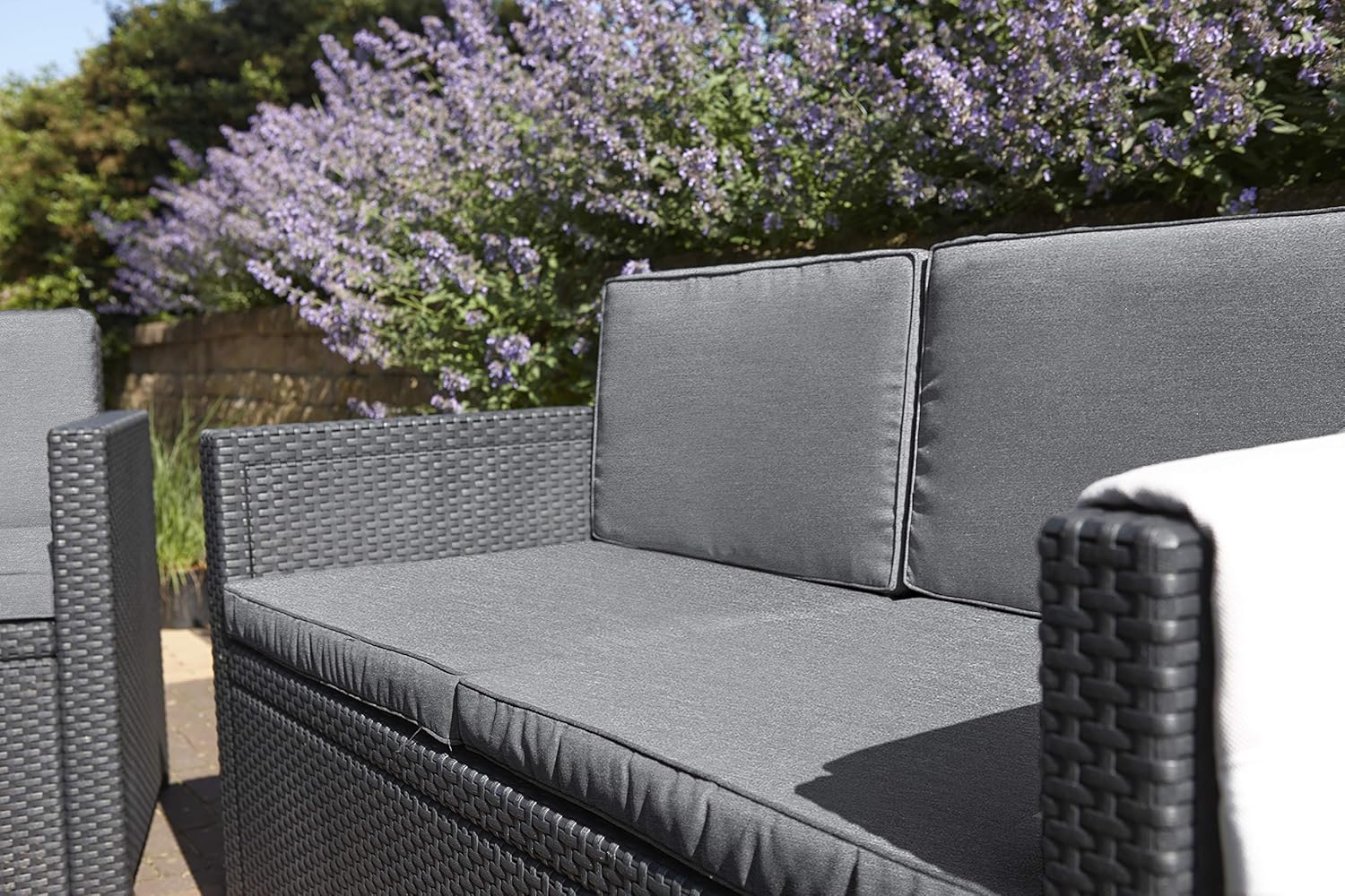Allibert by Keter Monaco Salon de Jardin 4 pièces, Graphite/Gris, avec Coussins d'assise et de Dossier, en Plastique, Aspect rotin Plat – Image 6