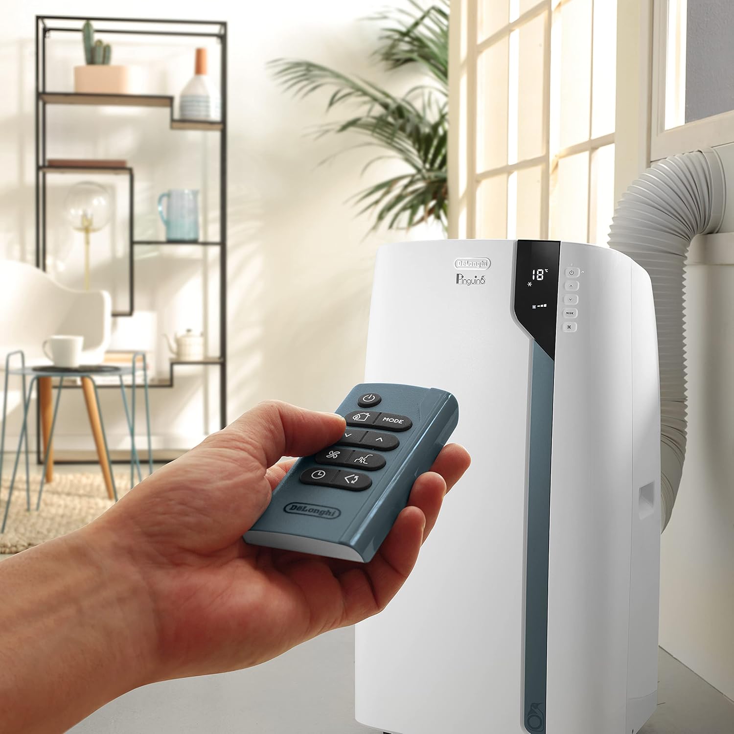 De'Longhi Pinguino PAC EX105 Climatiseur mobile avec technologie EcoRealFeel 10 000 BTU/h, pour pièces jusqu'à 100 m³, fonction déshumidification et ventilation, minuterie 24 heures, classe – Image 2