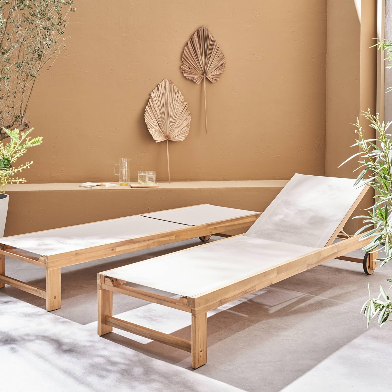 sweeek - Lot de 2 Bains de Soleil en Bois d'acacia et textilène Beige. Multi Positions avec roulettes – Image 4