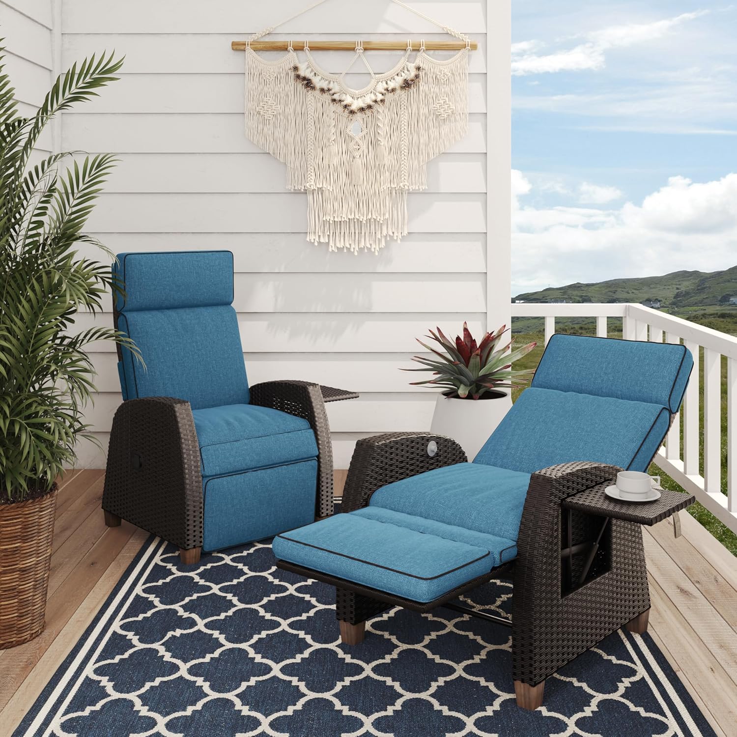 Grand patio Chaise longue inclinable à position réglable avec table rabattable et coussin pour jardin, cour, terrasse, extérieur – Coussin bleu paon et osier marron – Image 10