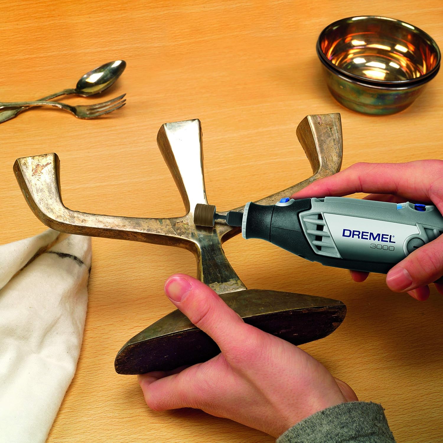 Dremel 4250 Outil Rotatif Multifonction 175W avec 3 Adaptations 35 Accessoires Vitesse Variable & Coffret de 150 accessoires Dremel pour outils rotatifs pour graver, découper, poncer, meuler – Image 6
