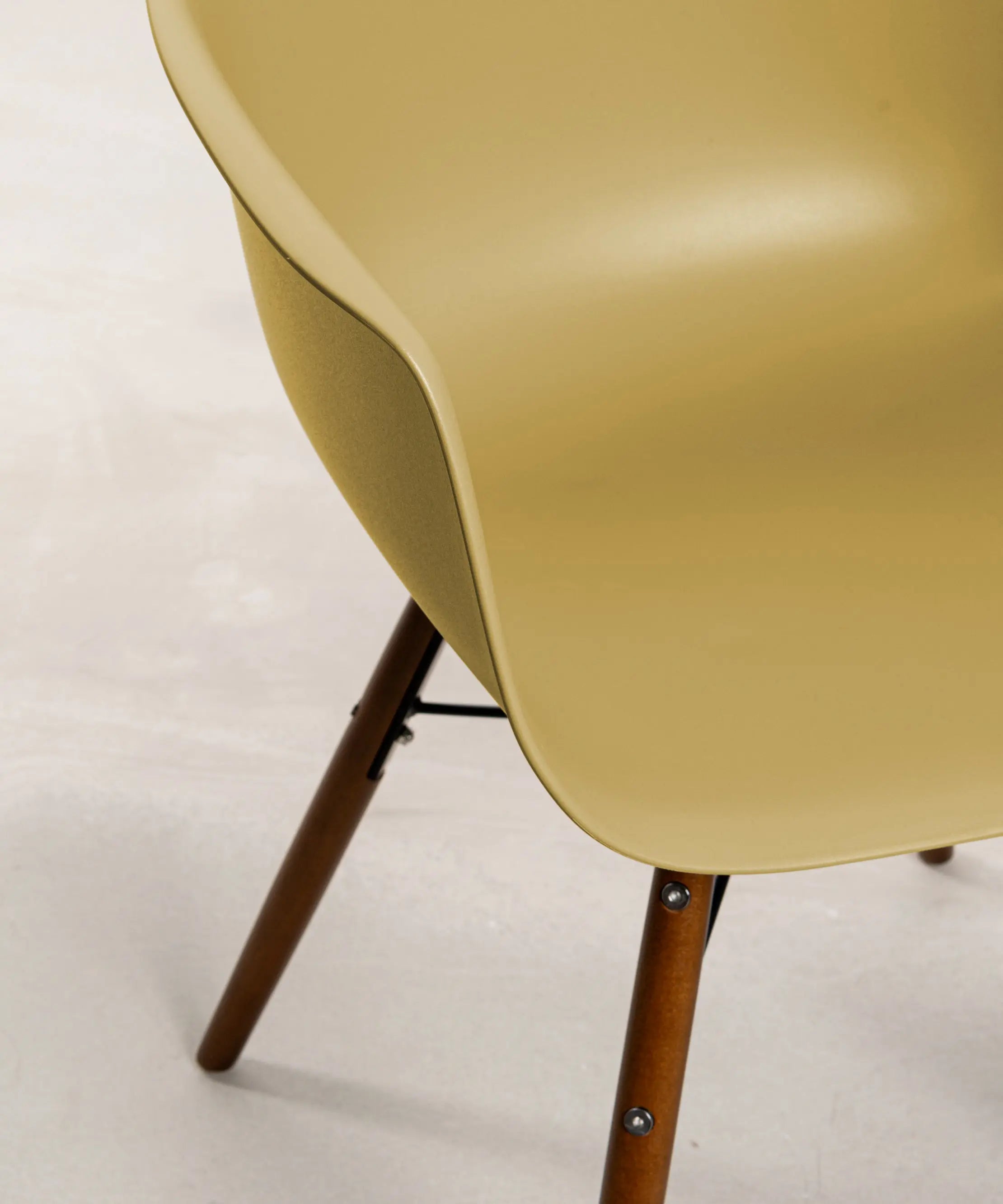Silla de Polipropileno y Madera Elon Arms – Image 54