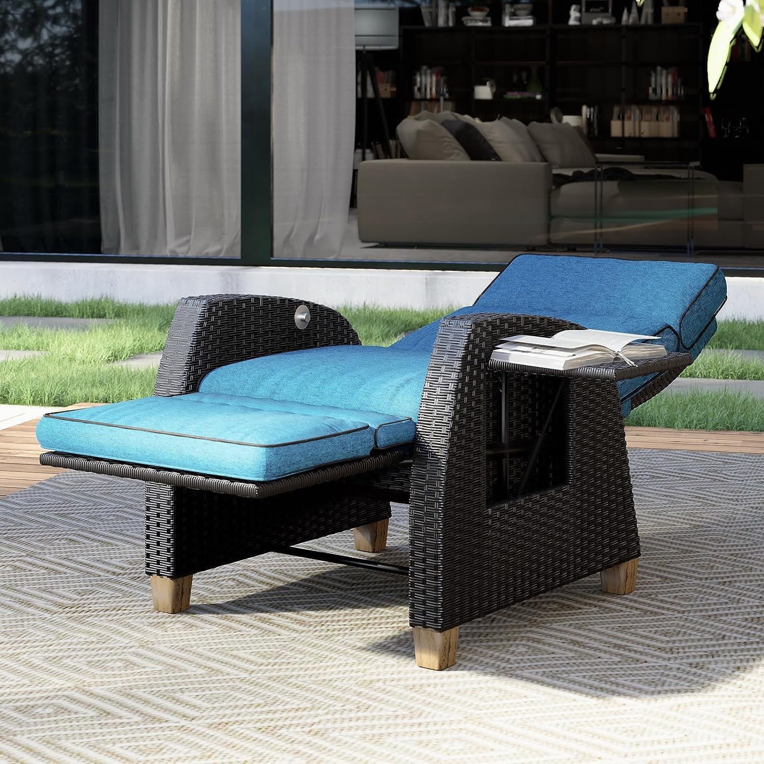 Grand patio Chaise longue inclinable à position réglable avec table rabattable et coussin pour jardin, cour, terrasse, extérieur – Coussin bleu paon et osier marron – Image 5