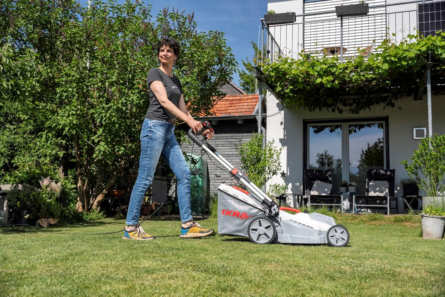 IKRA Tondeuse électrique IERM 2043 T, 2000W, Hauteur de Coupe 30-75mm, Largeur de Coupe 43cm, Lame de Rechange & kit Mulching Incluse – Image 10