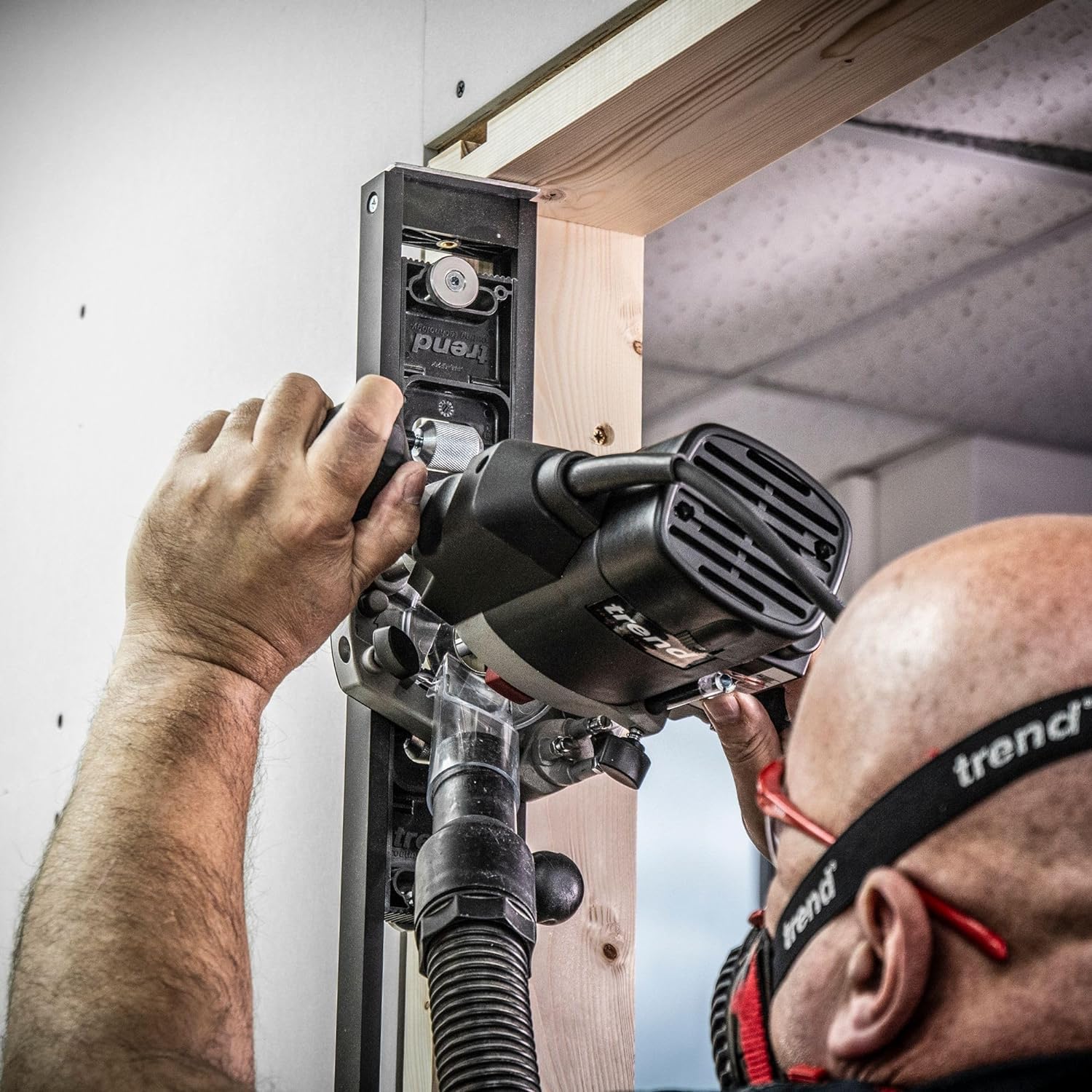 Trend T5 Ensemble Défonceuse et Sécurité, T5EK/MK2/EU Défonceuse à Plongée à Vitesse Variable 1000W, 8mm, 230V , Masque Anti-Poussière et Lunettes de Sécurité, T5/SAFE/SET/E – Image 3