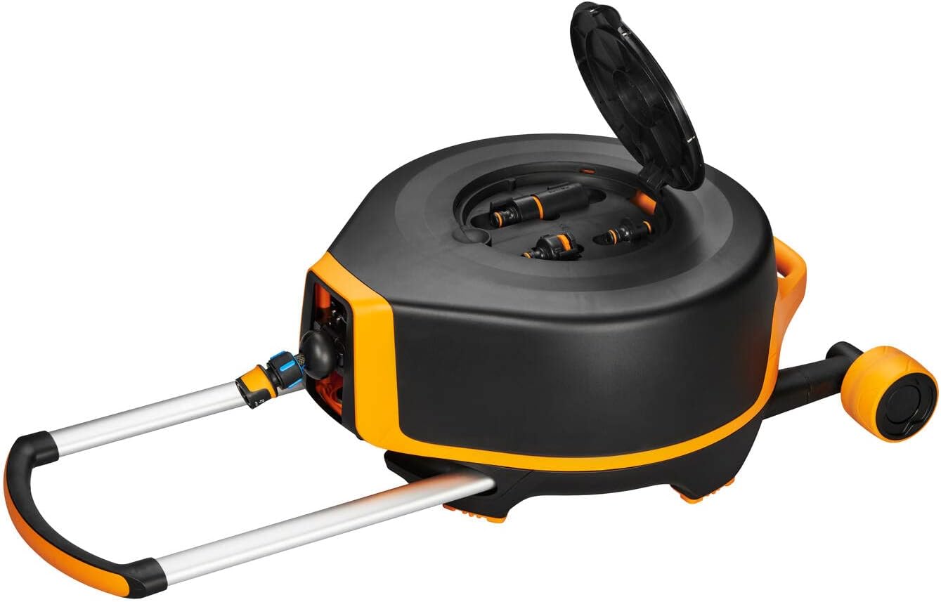 Fiskars Devidoir XL avec Roues, Set d'Arrosage Tout-en-1, Tuyau de 27 m, Tuyau à Enroulement automatique, Tuyau de taille universelle diamètre 13 mm , Raccord universel pour Robinet, noir/orange, 1025933