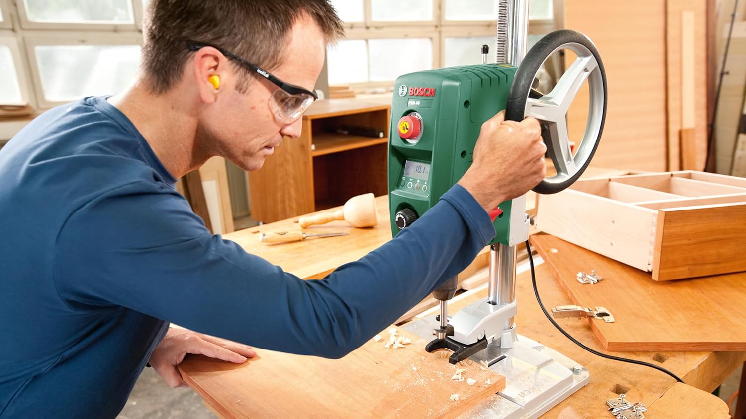 Bosch perceuse à colonne PBD 40 710 W, diamètre d'alésage max. dans l'acier/le bois : 13 mm/40 mm, course de perçage 90 mm, emballage carton – Image 3