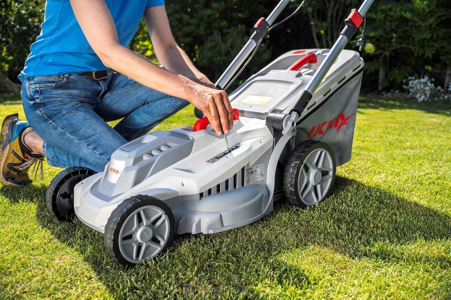IKRA Tondeuse électrique IERM 2043 T, 2000W, Hauteur de Coupe 30-75mm, Largeur de Coupe 43cm, Lame de Rechange & kit Mulching Incluse – Image 4