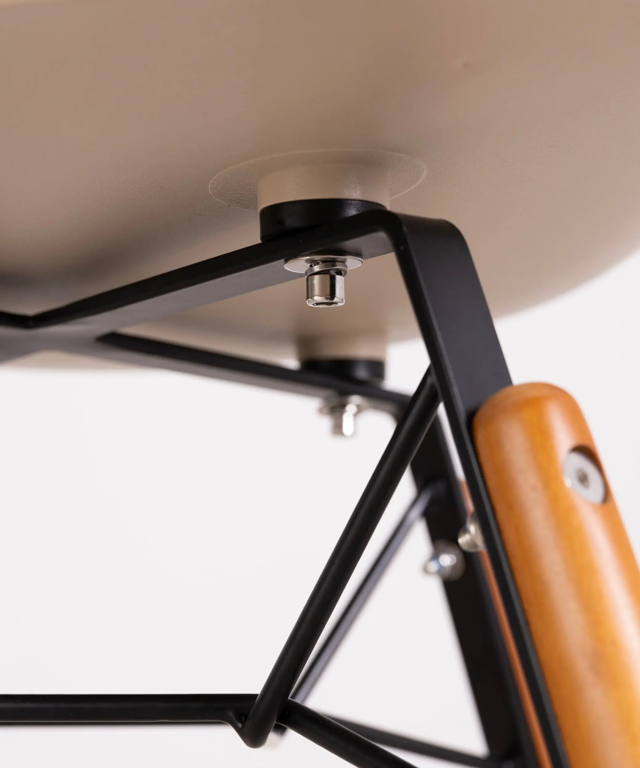 Silla de Polipropileno y Madera Elon Arms – Image 20
