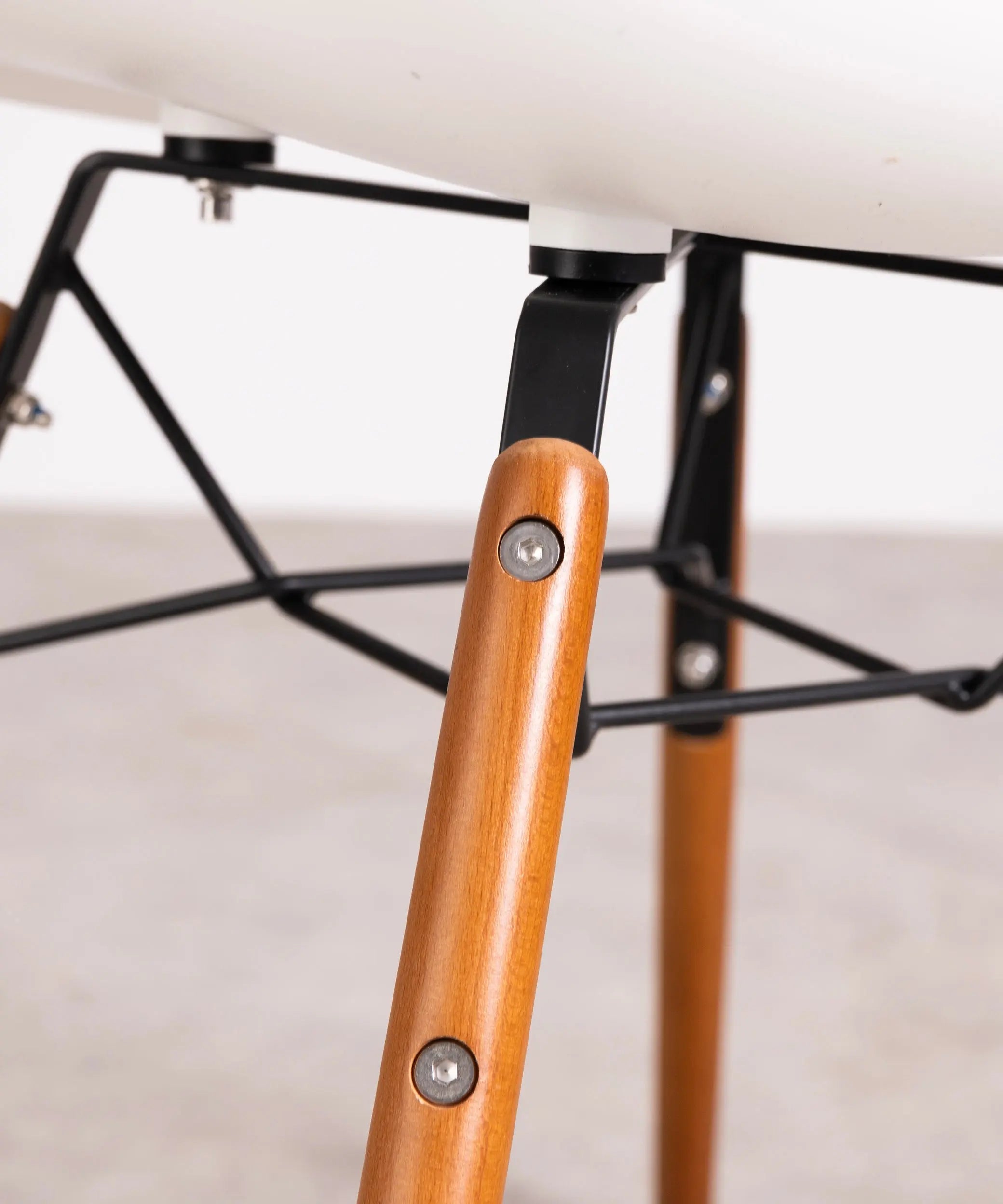 Silla de Polipropileno y Madera Elon Arms – Image 26