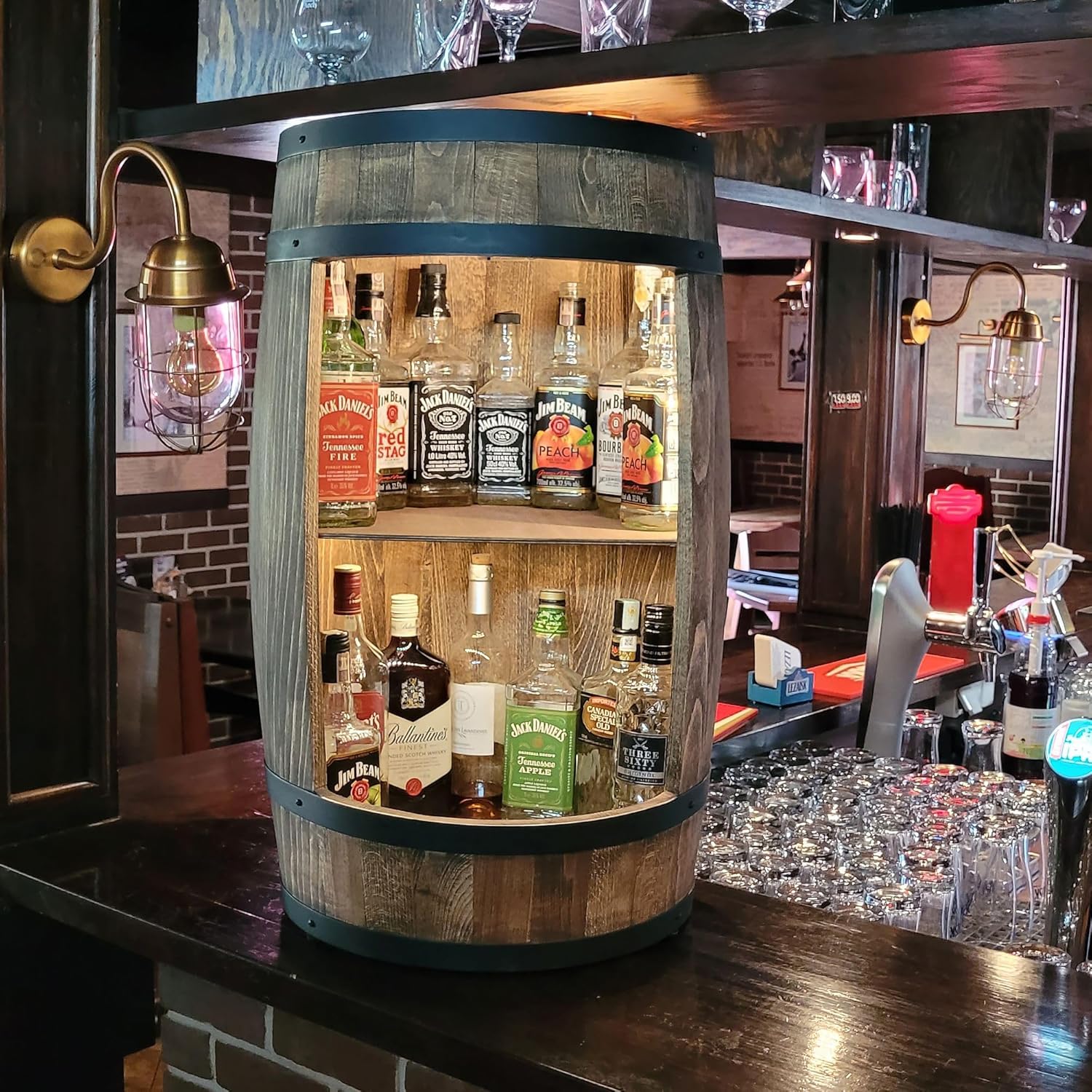 weeco Tonneau Bar en Bois avec Éclairage LED – Casier à Vin avec 2 Étagères et Porte-Bouteilles – Bar Rustique pour Salon ou Cave à Vin – Décoration Vintage – 80x50cm Marron – Image 9