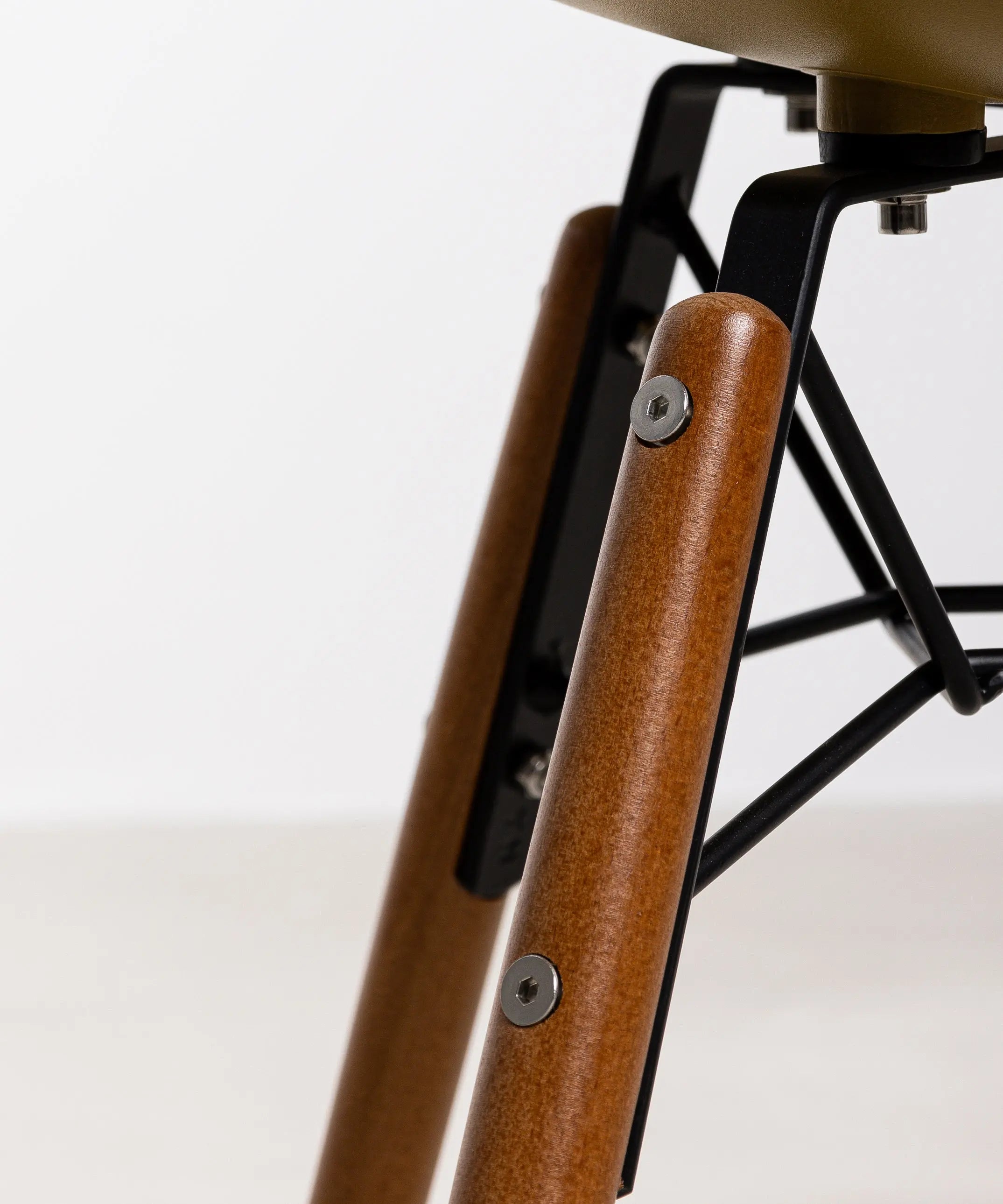 Silla de Polipropileno y Madera Elon Arms – Image 55