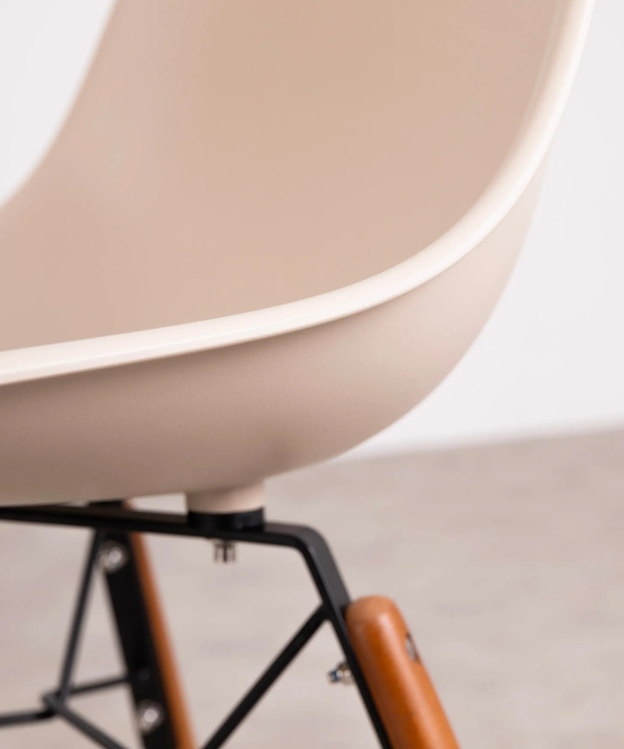 Silla de Polipropileno y Madera Elon – Image 4
